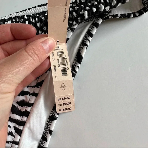 Victoria Secret‎ The Smocked Itsy Bottom Medium - Picture 3 of 9